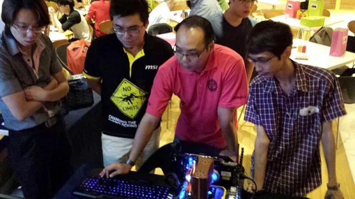 Andy from Corbell (in red shirt) was happy demonstrating the gaming prowess of the latest MSI and Roccat hardware.