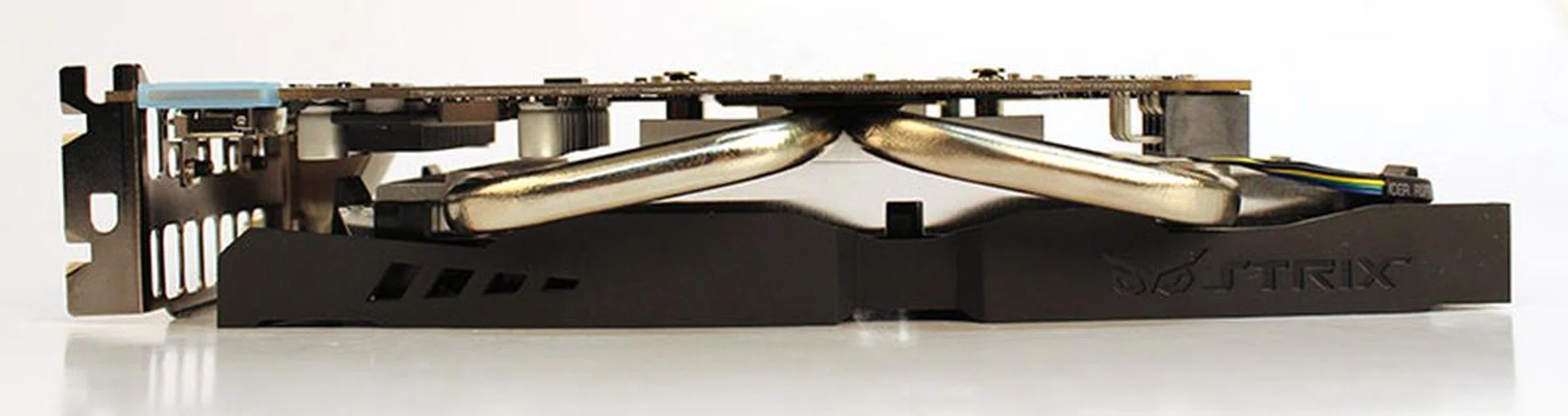 The two 8mm heatpipes are in direct contact with the GPU.
