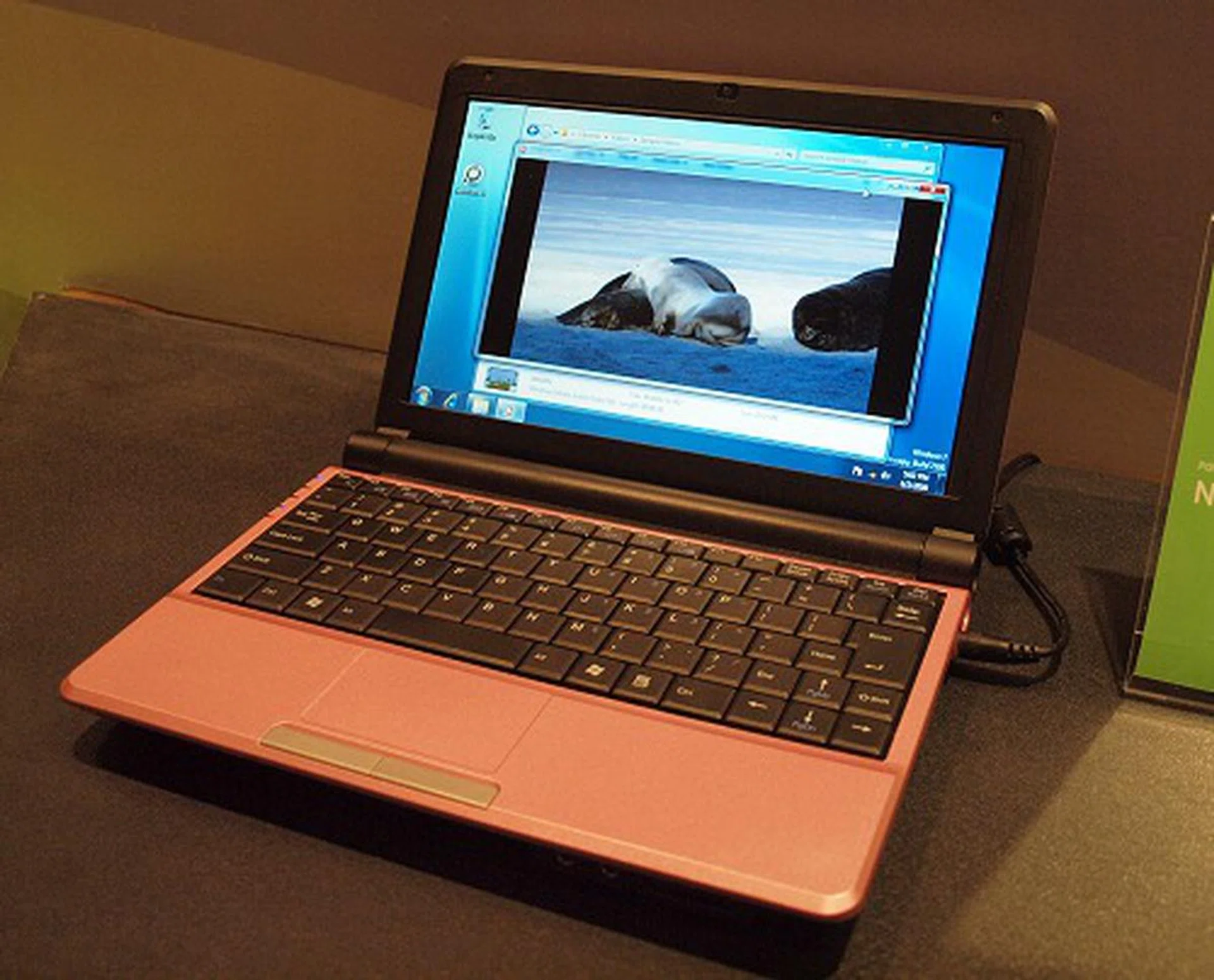 This is the Weibu N10A mini-notebook with a 10-inch screen that's using the Ion platform.