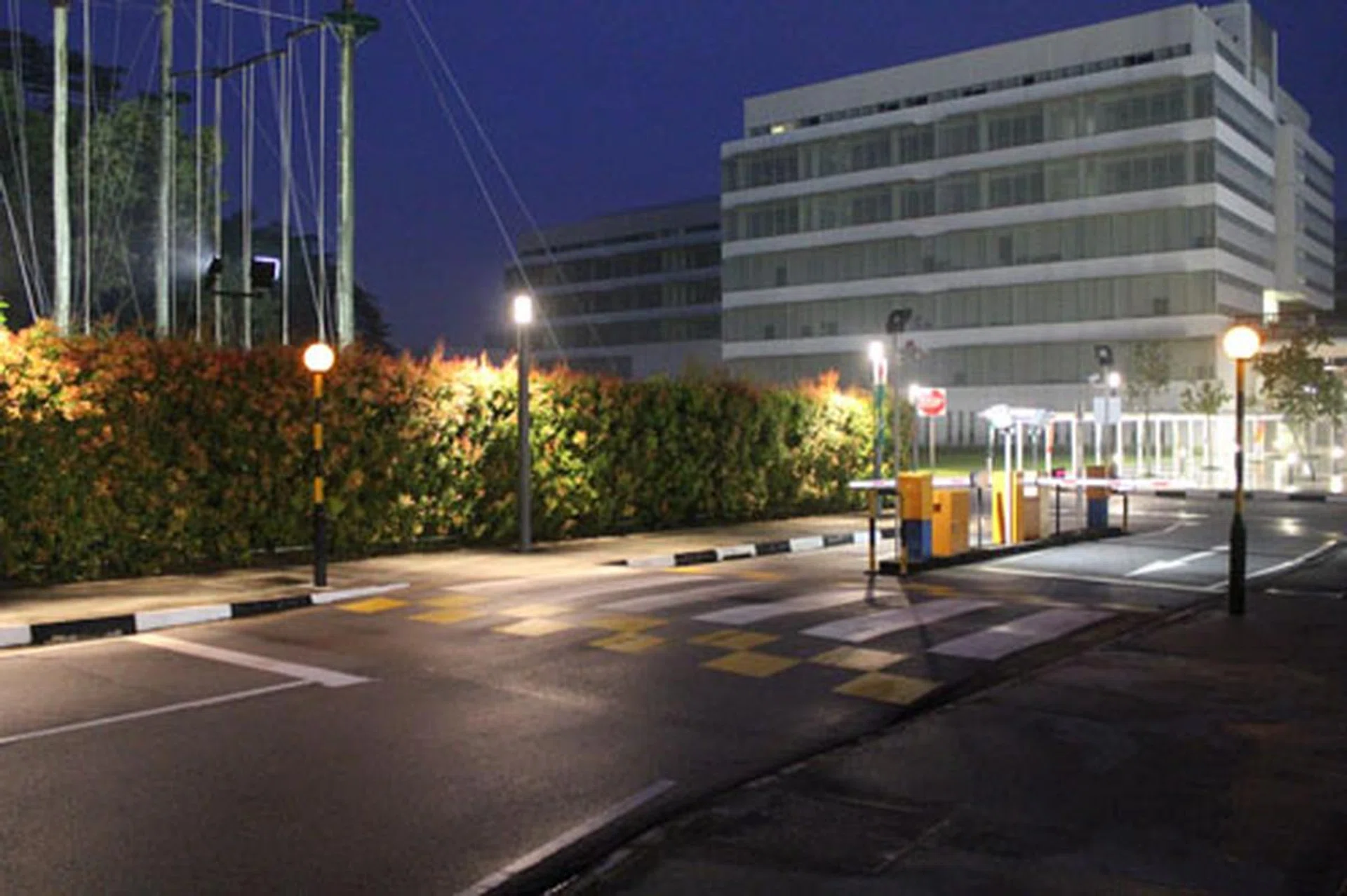 f/4, 28mm, 1/20 sec, ISO6400.