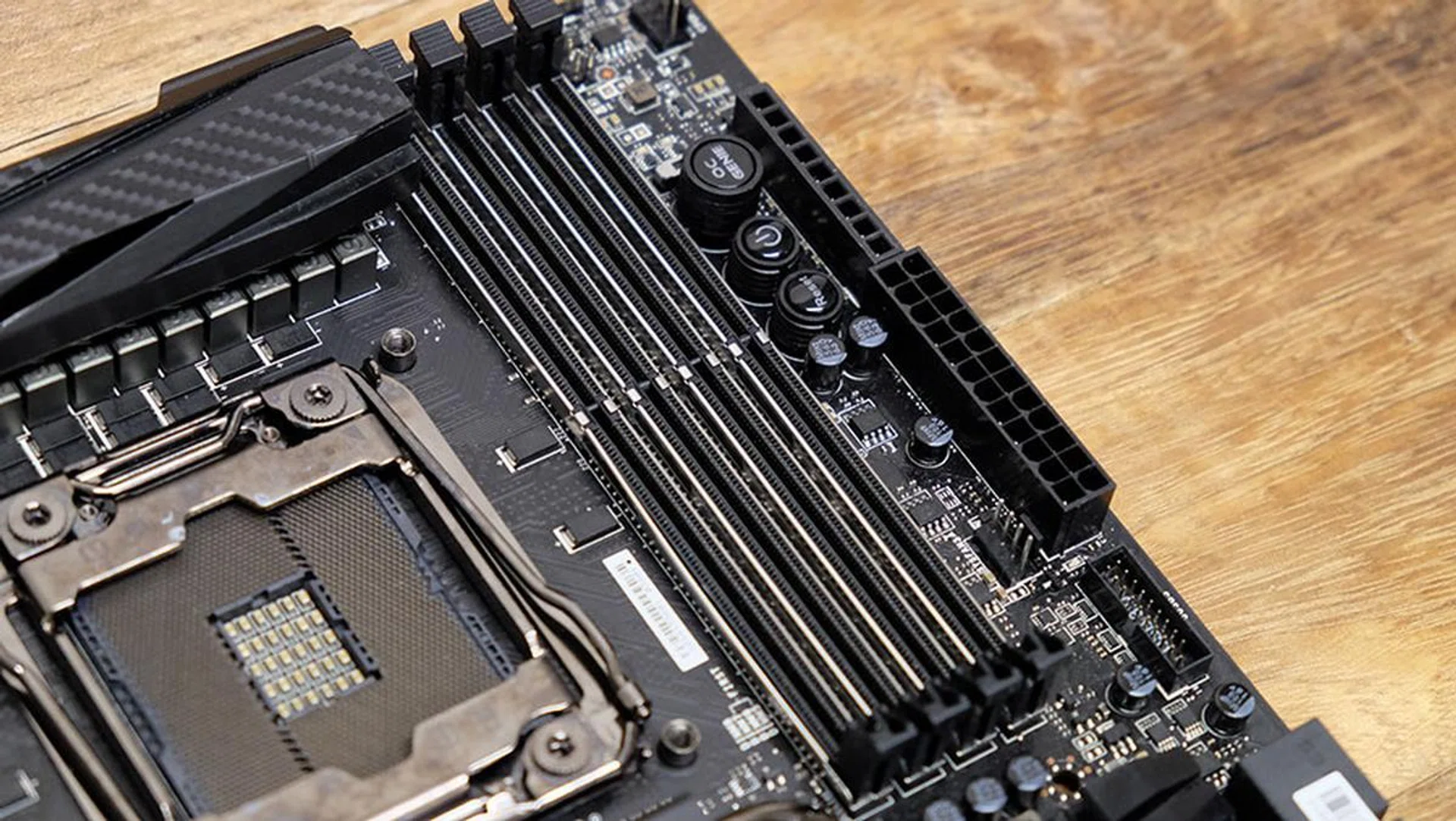 MSI X99A Godlike Gaming Carbon