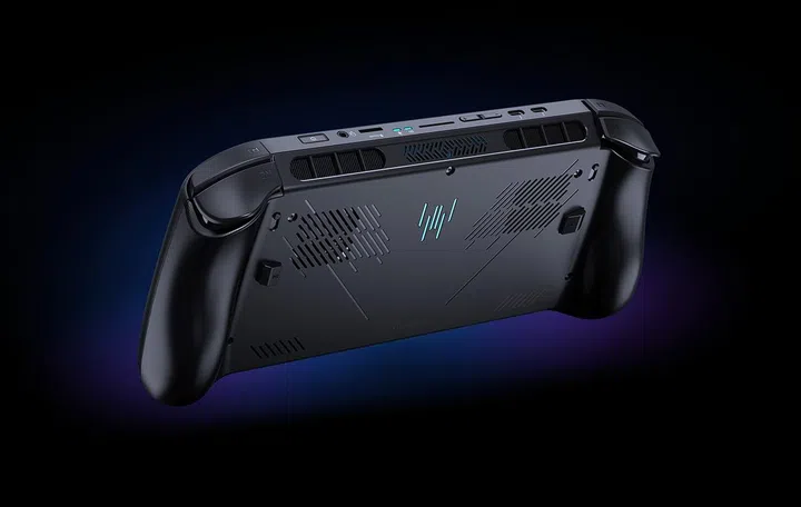 The macro buttons and hall effect triggers on the back of the Atlas 8 (do also note the two USB-C Thunderbolt 4 ports on the top).