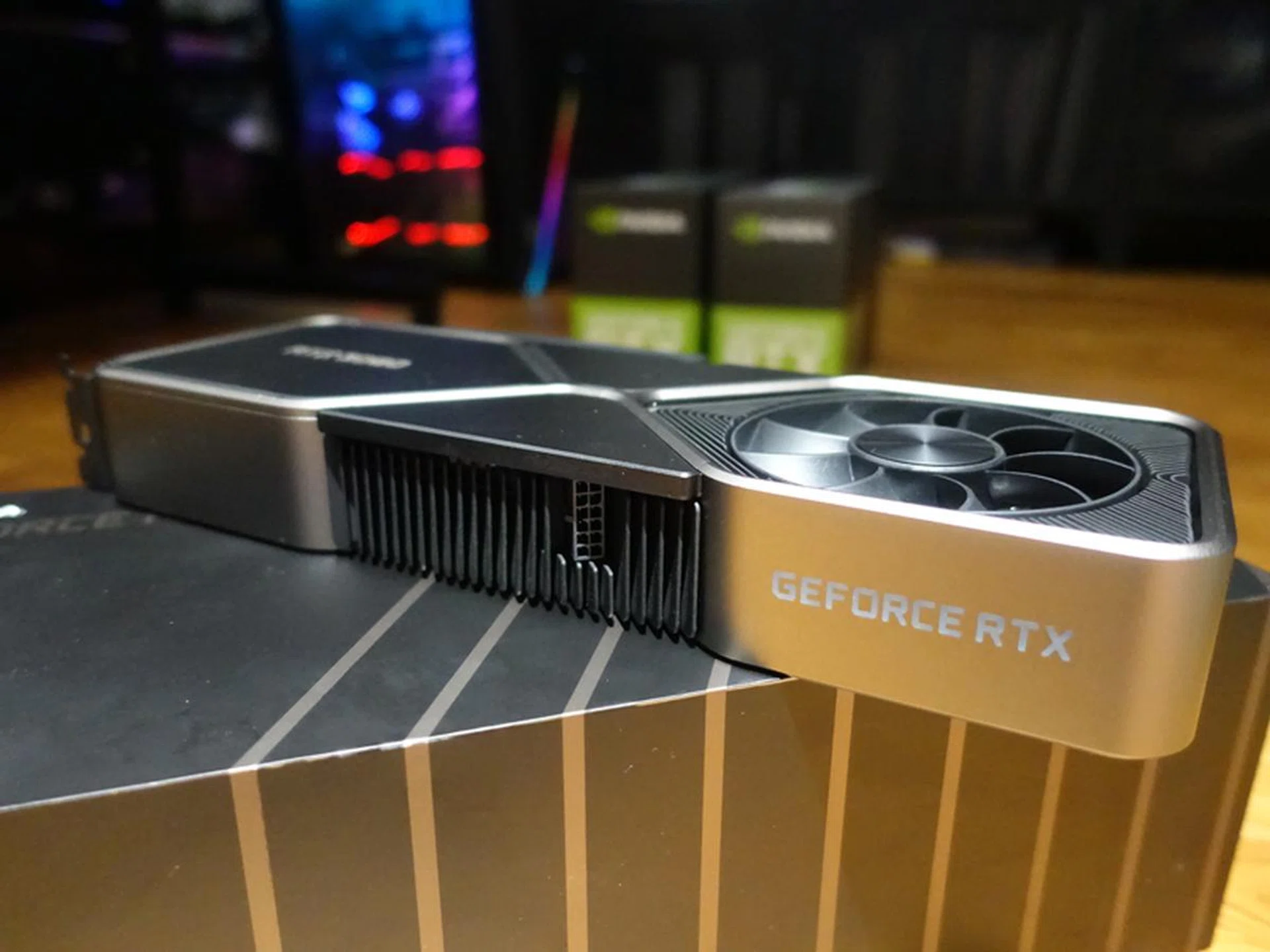 The RTX 3080 adopts a new 12-pin connector.