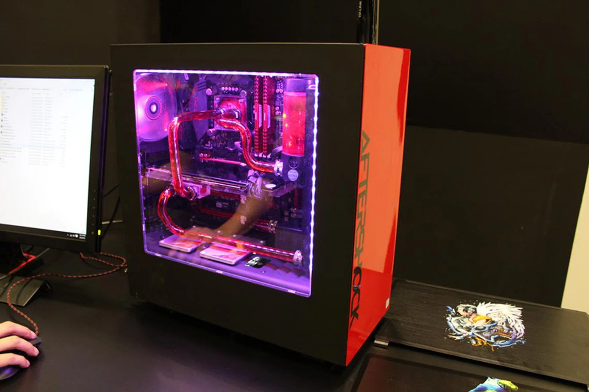 Aftershock's newly refreshed Hypergate has a brand new Intel Core i5-6500 (3.2GHz, 6MB cache) processor with ASRock's H170M Pro 4 motherboard, NVIDIA GeForce GTX 960 (4GB VRAM), 8GB DDR4 RAM,  120GB SSD + 1TB HDD storage. It also comes with Windows 10 and costs $1,685 (U.P.$1,880).