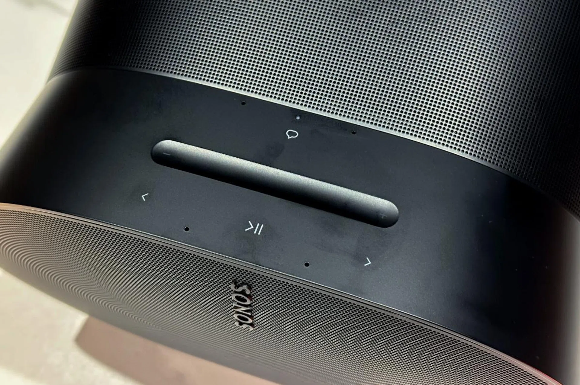 Slide your finger on that horizontal stripe to adjust the volume.