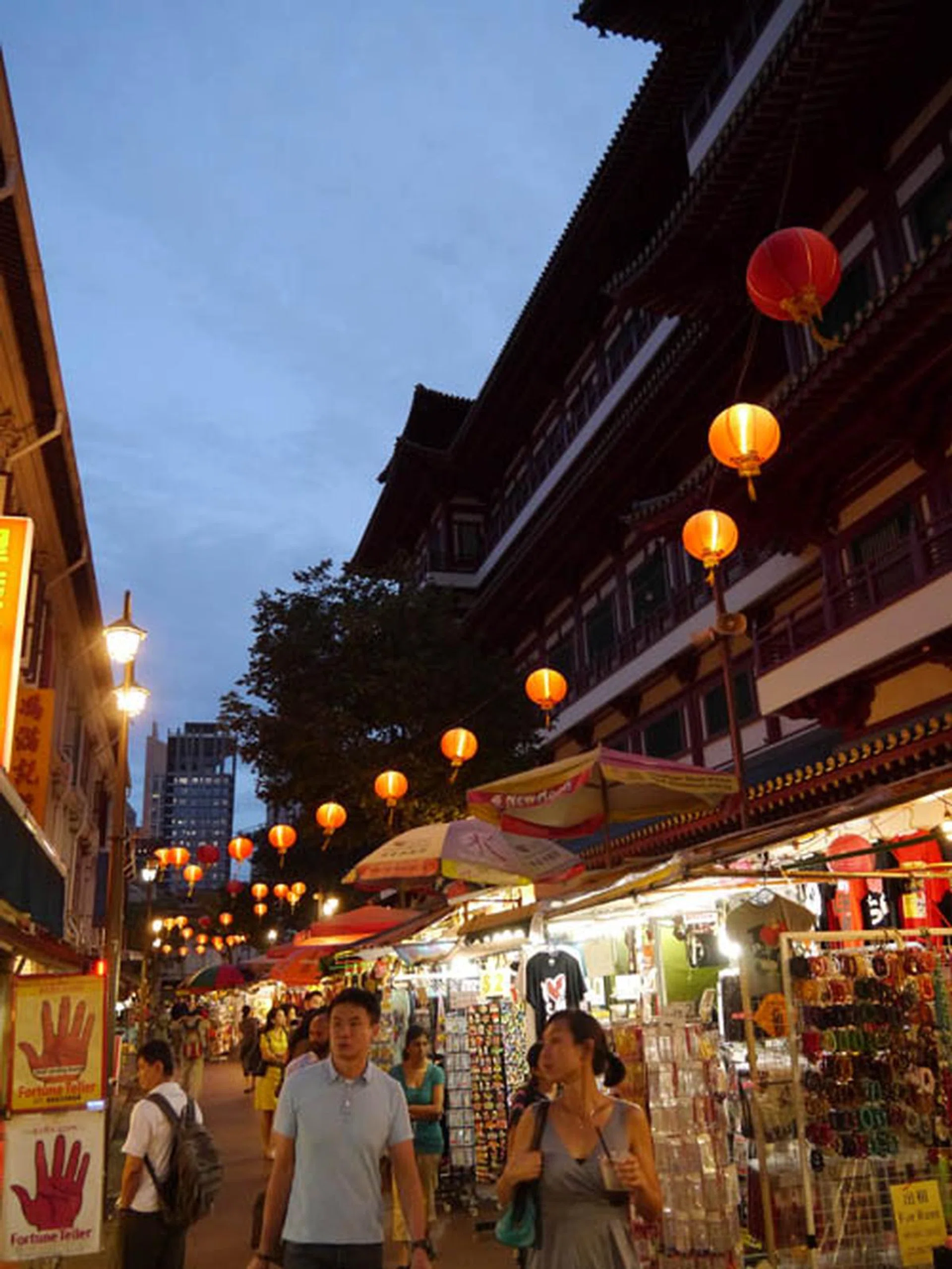 f/3.5 at 28mm (35mm equivalent), 1/60 sec, ISO1600.