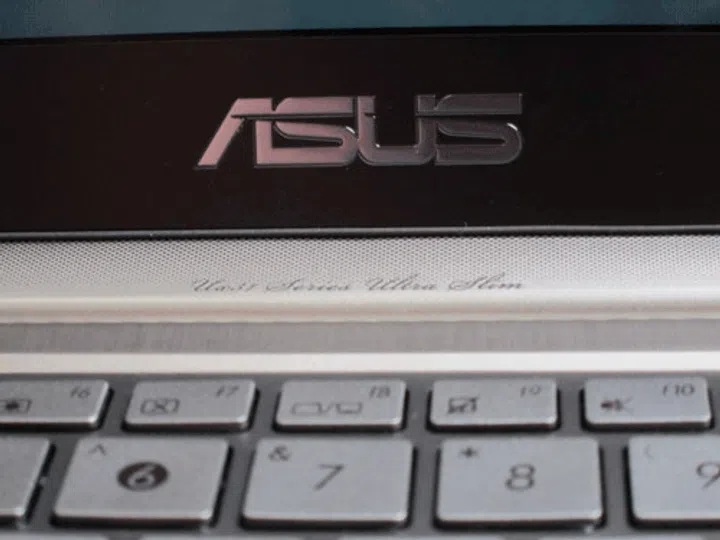 The speakers are found under the screen, and you can be sure these speakers sound good. Well, not as good as stand-alone speakers, but good for something this small and sleek.