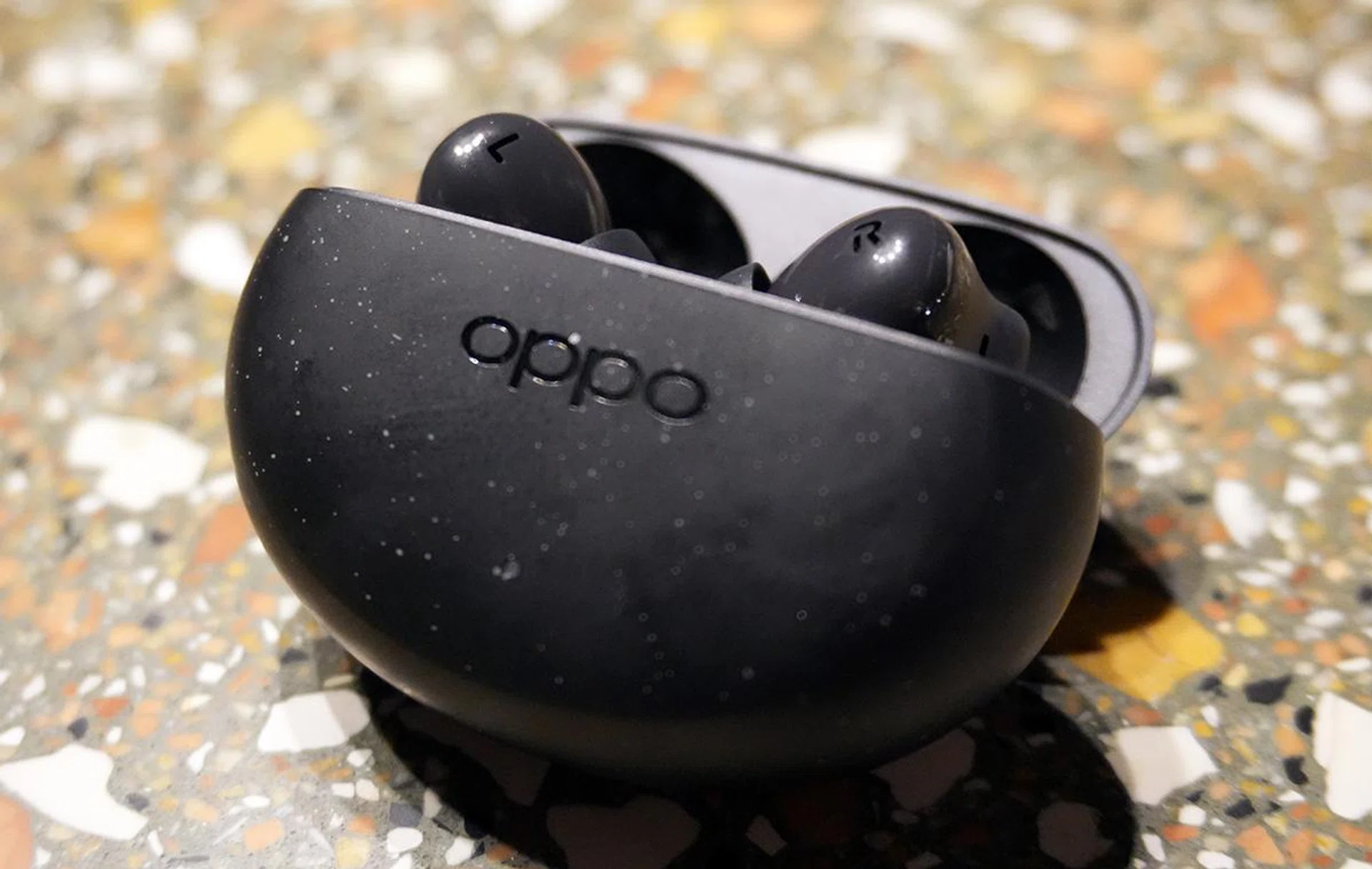 The earbuds get surprisingly loud. Photo: HWZ