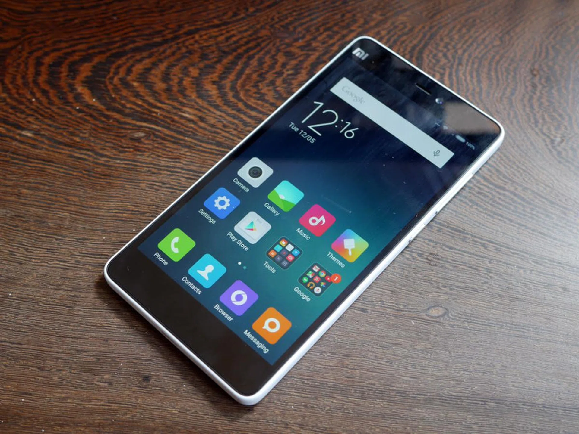 The Mi 4i has a simple but elegant design.