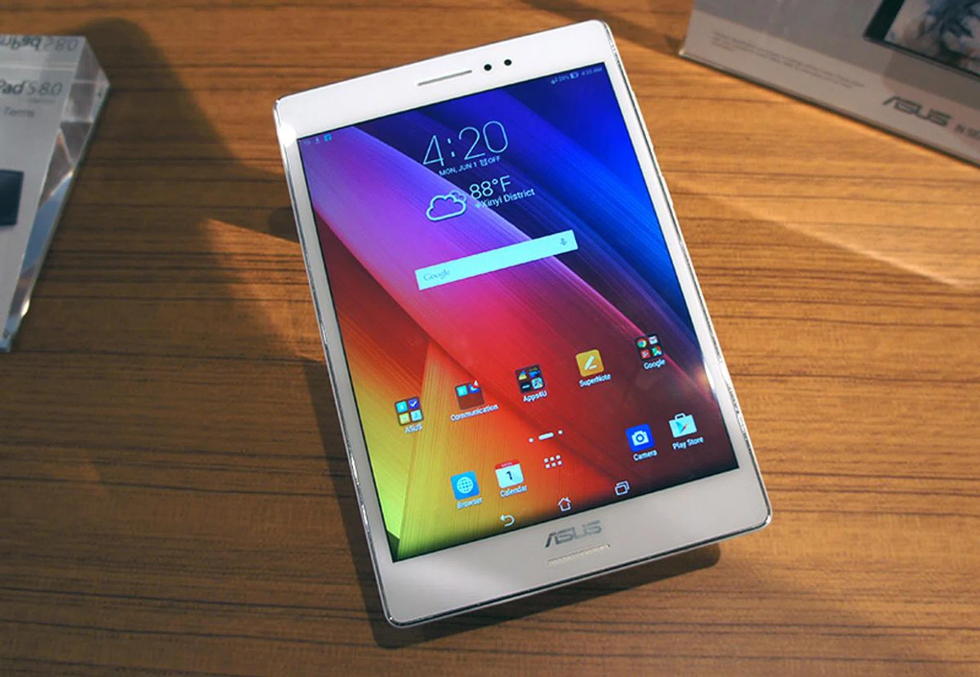 The ZenPad S 8.0 has a similar size display, but it has a higher resolution and is considerably thinner.