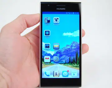 Aside from the larger display, the Huawei Ascend P2 follows a similar design language as its predecessor, the Ascend P1.
