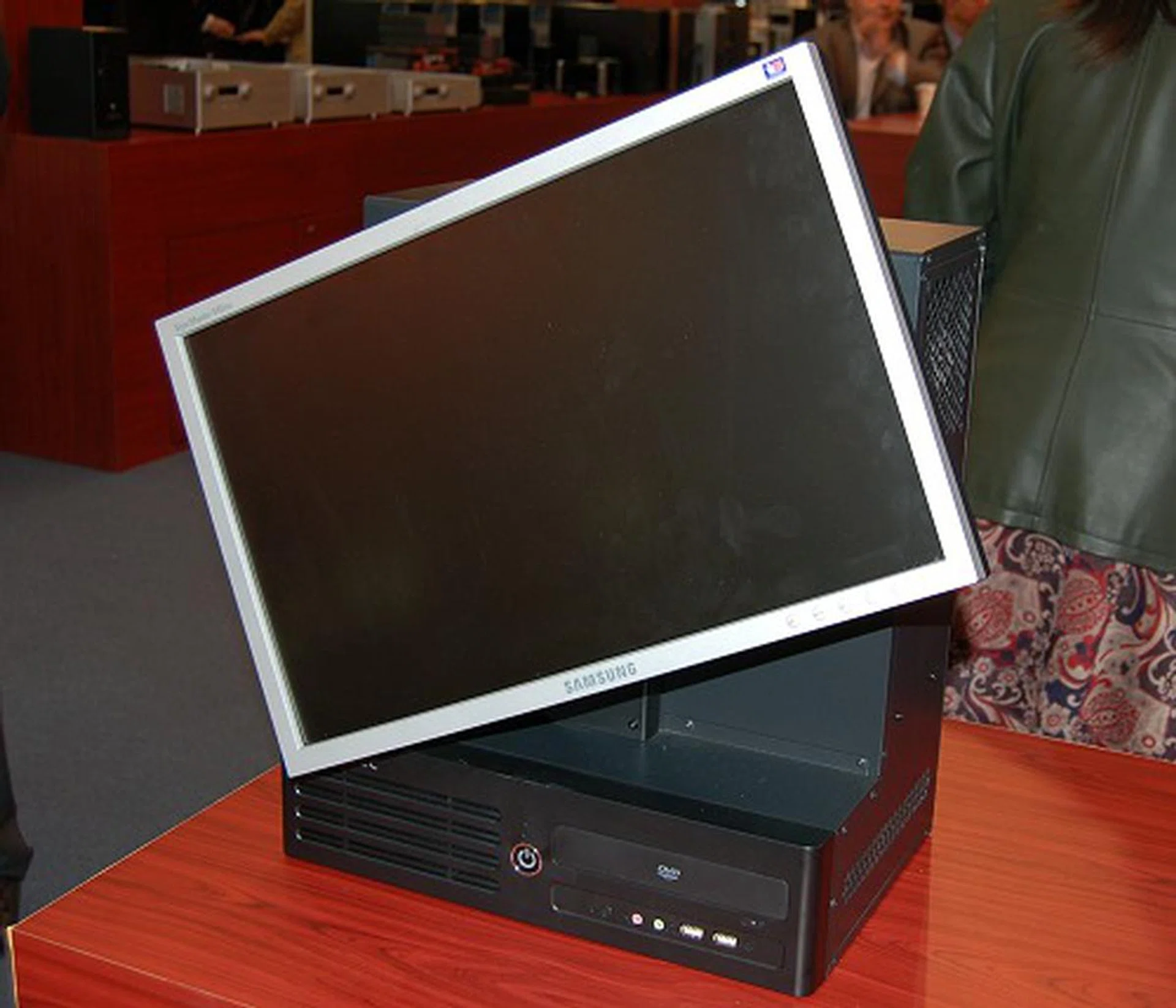  This chassis by Chieftec will take in any LCD that is compatible with wall mounting. So all you need to do then is to mount it on this system. As you can see the mounting arm on the chassis is both pivot friendly and height-adjustable.  