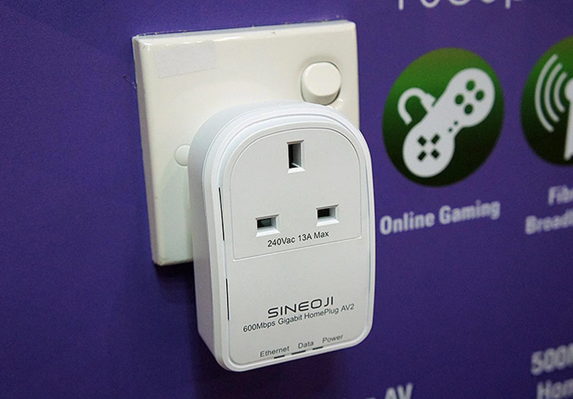 THe Sineoji PL600EPG is a 600Mbps homeplug that comes with an AC pass-through. It is going for $63 (U.P.: $75).
