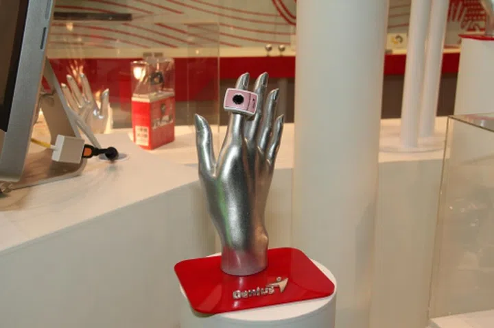 Ideal for business, travel and education, the Ring Presenter is the world's very first presentation device of its kind. It gives users complete control over their presentation slides, web pages and documents and the very tip of their fingertips literally. It also has a built-in laser pointer and doubles as a mouse. For those who want something that is stylish, the Ring Presenter even comes in seven different colors.