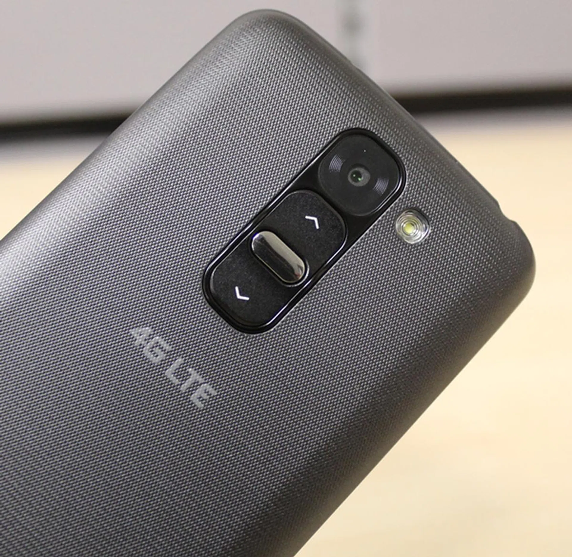 The rear button setup doesn't make much practical sense on a 4.7-inch phone.