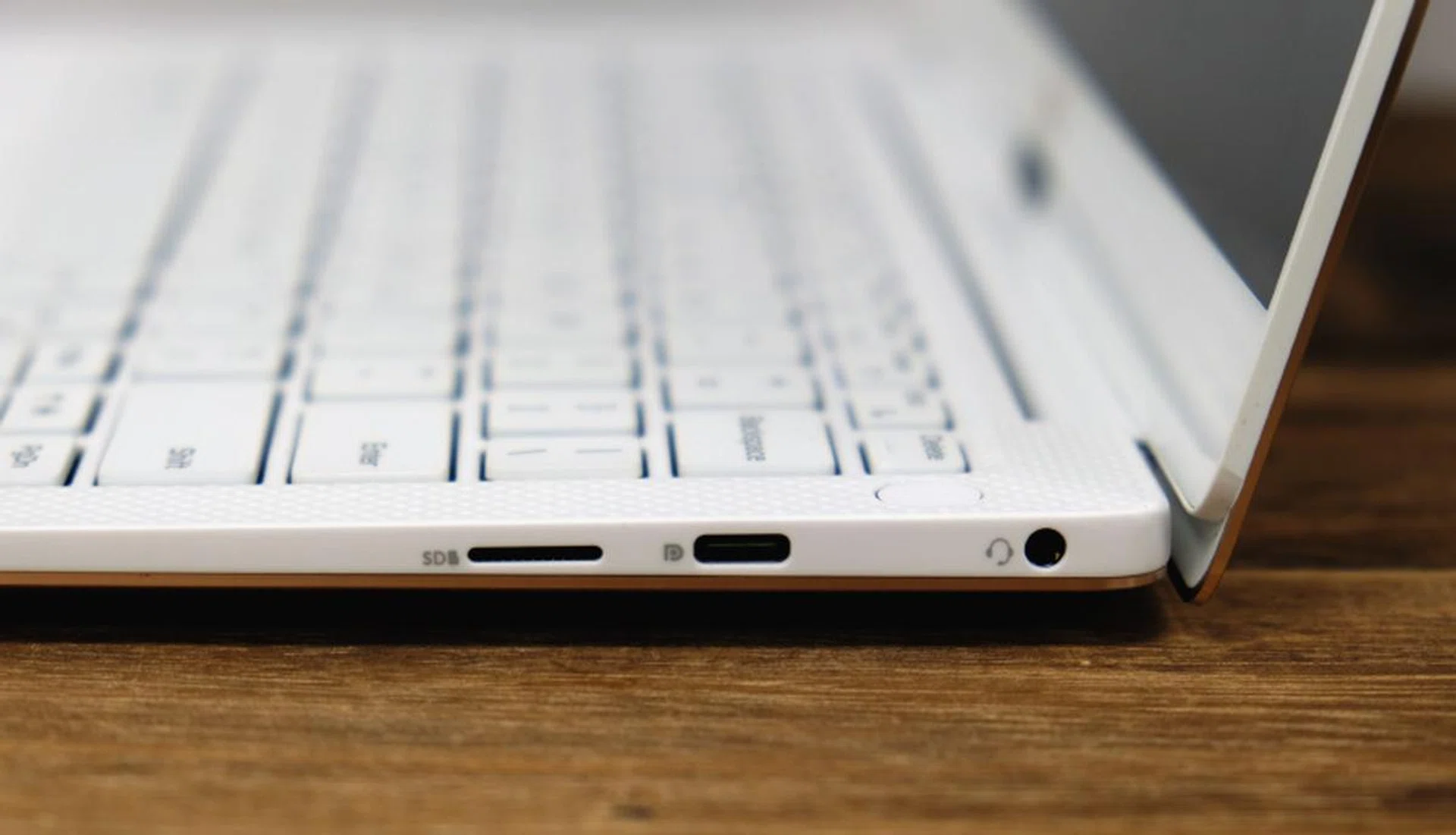 On the right is a single USB-C port support USB 3.1, a microSD card reader, and a headphone jack.