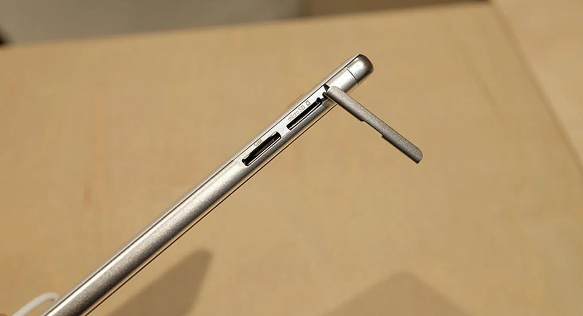 Xperia XA SIM card microSD