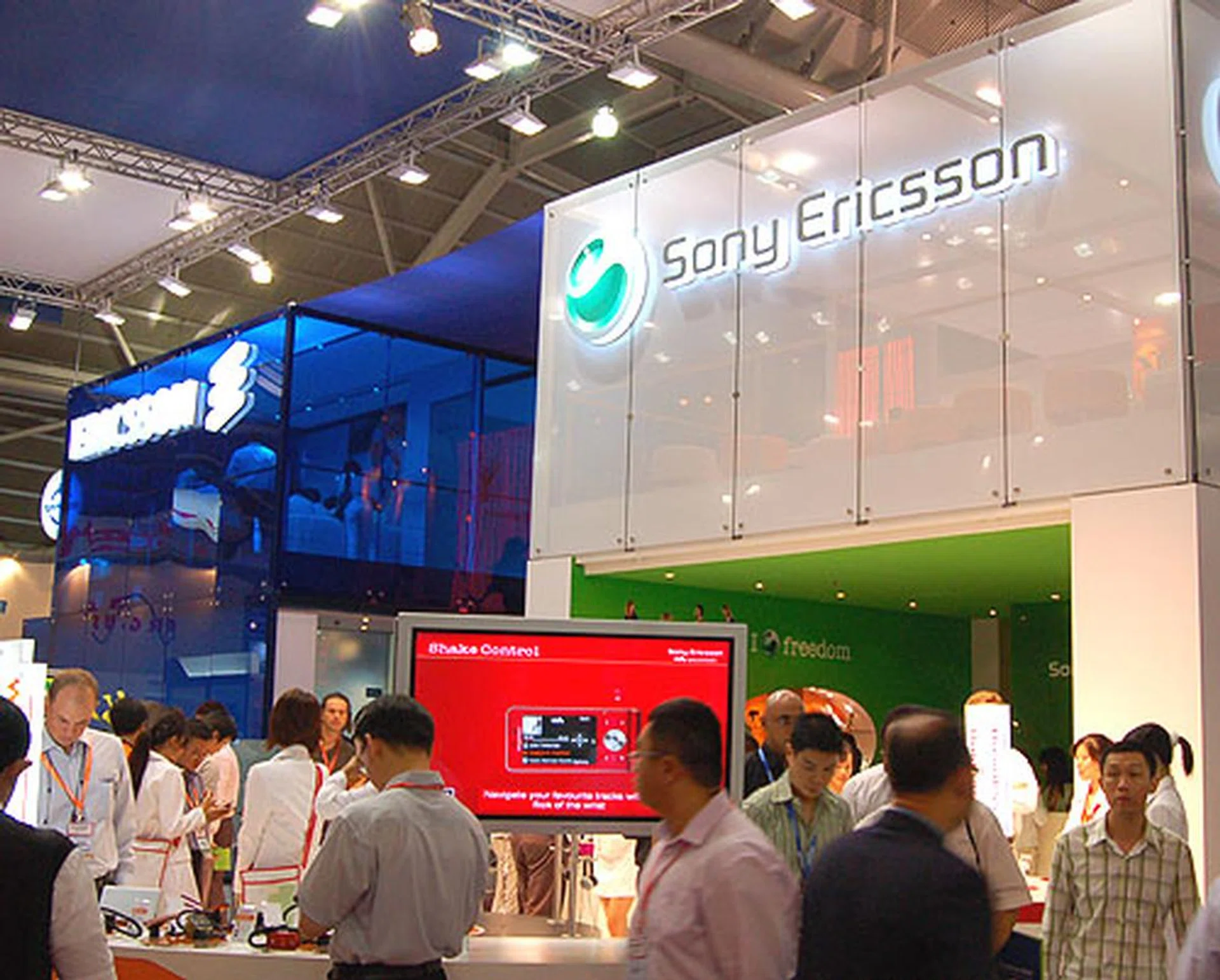  Sony Ericsson was showing off its latest mobile phones like the new K850 Cyber-shot with a 5-megapixel camera and HSDPA capabilities.  