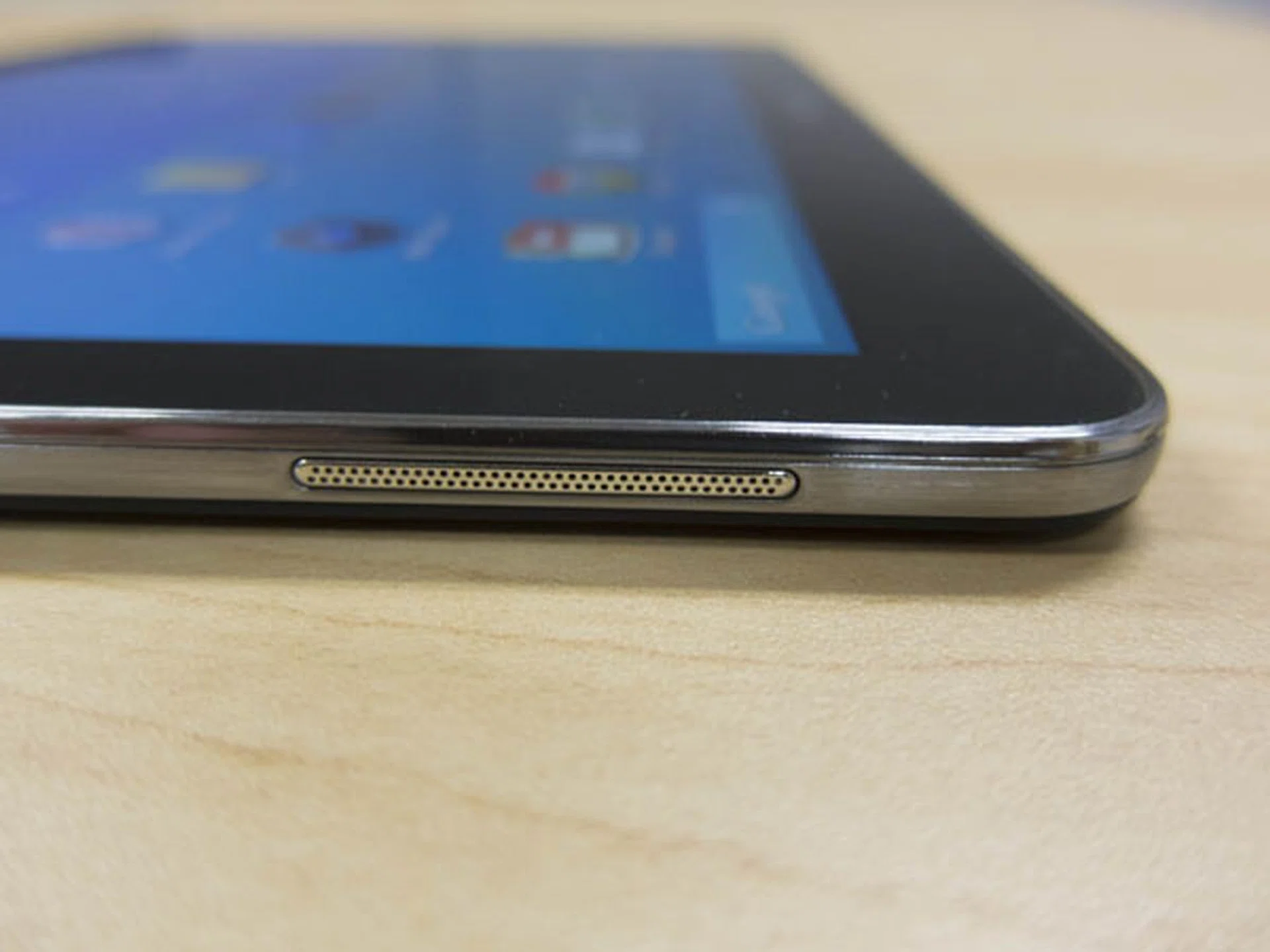 The location of the speakers at the upper sides of the tablet, hence you do not need to worry about your hands covering them when holding it in landscape mode.