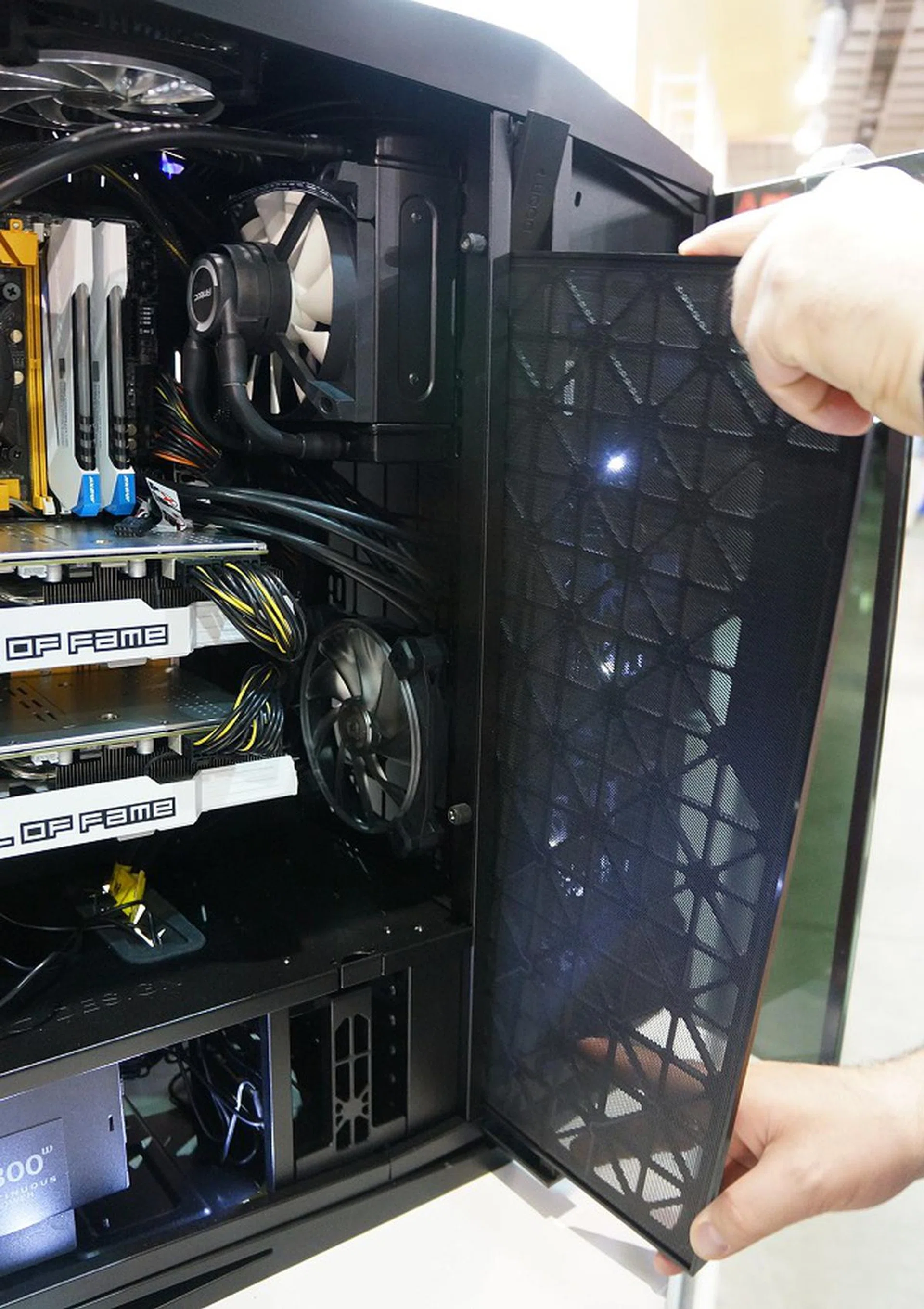 Air filter maintenance is a cinch with this case.