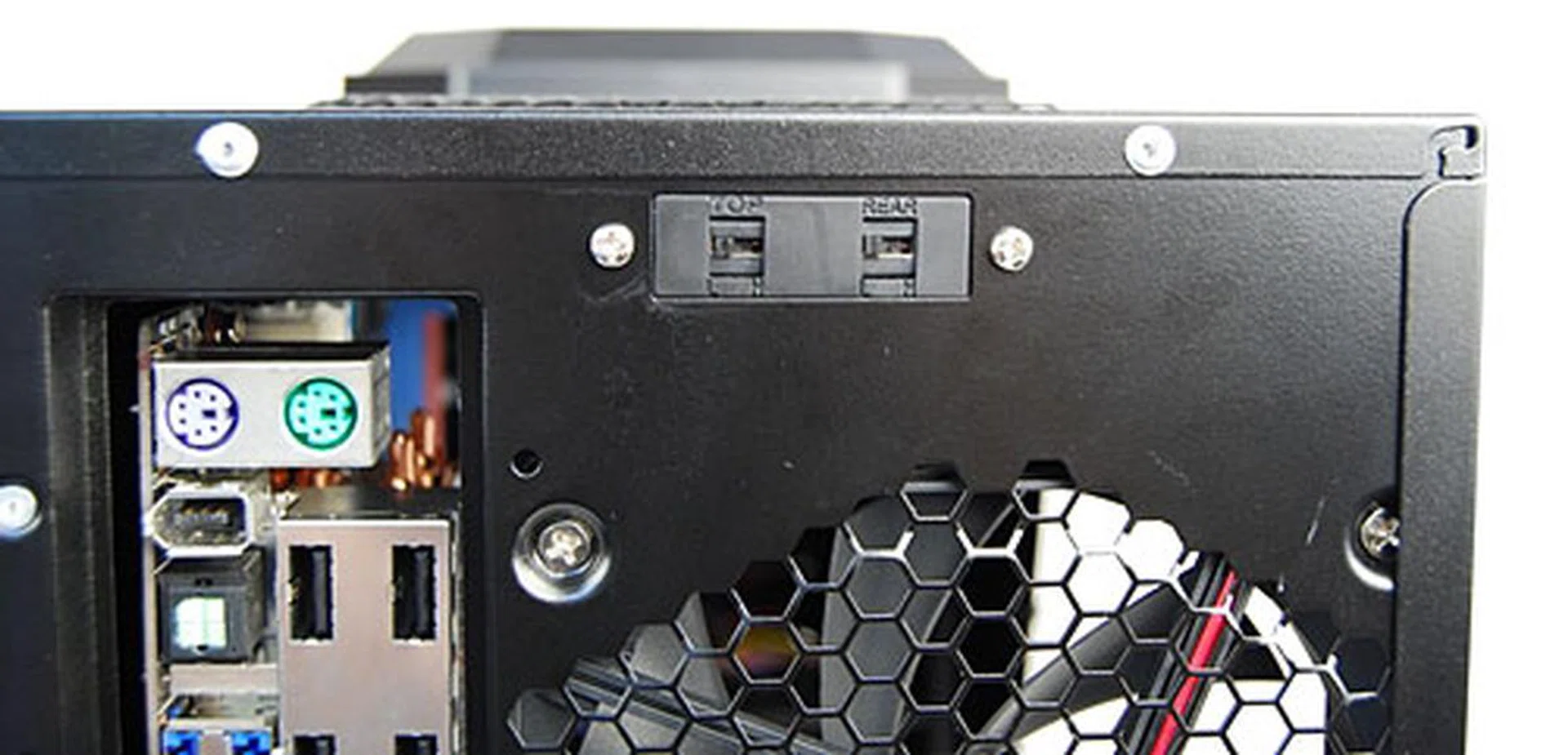 Here's a shot of the fan switches up close. The left one controls the top 140mm fan, while the right serves the rear 120mm fan.