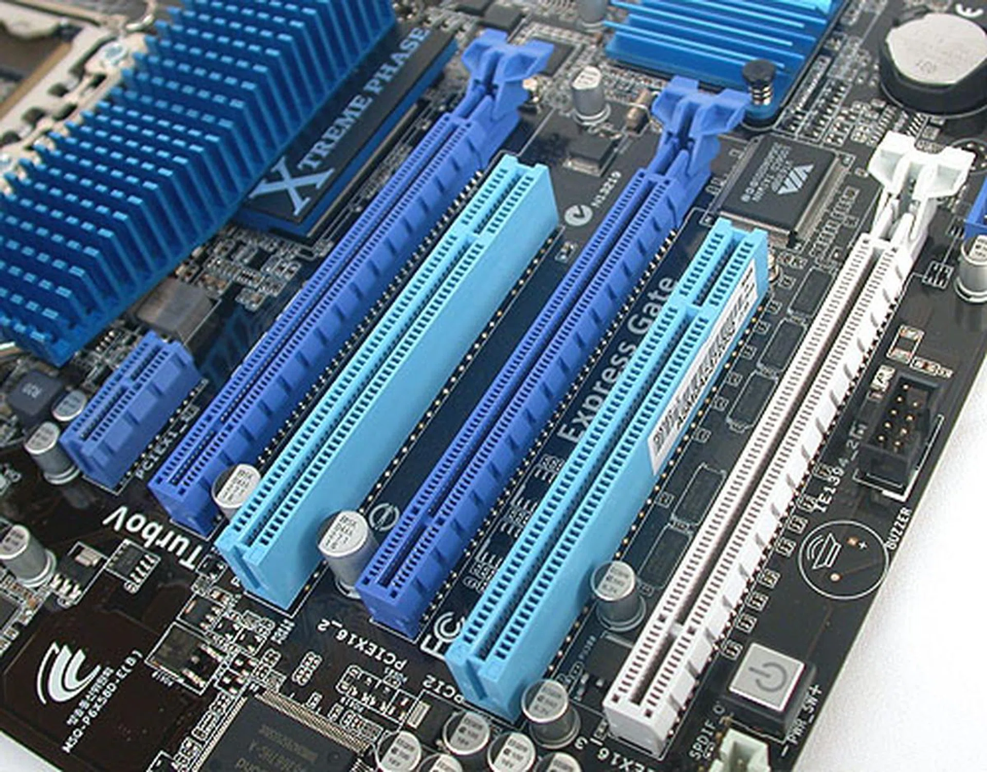 The PCIe x16 slots are spaced to allow for dual-slot graphics cards while even the single PCIe x1 slot has sufficient allowance for a full-sized expansion card.