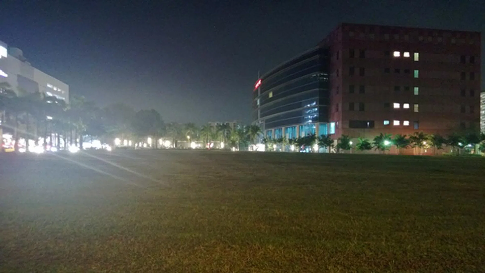 f/2.0, 1/3 sec, ISO 800.
