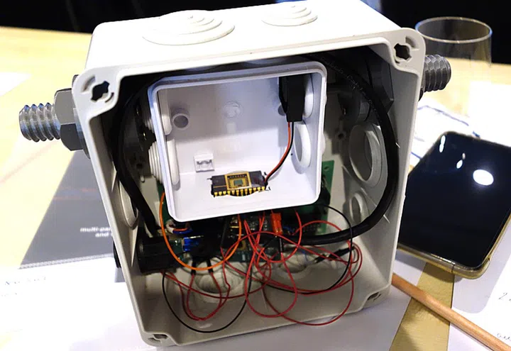 An air quality monitoring node powered by QDS.