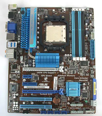 The brown PCB is not the most attractive of choices but the board at least is well-made and doesn't feel cheap.