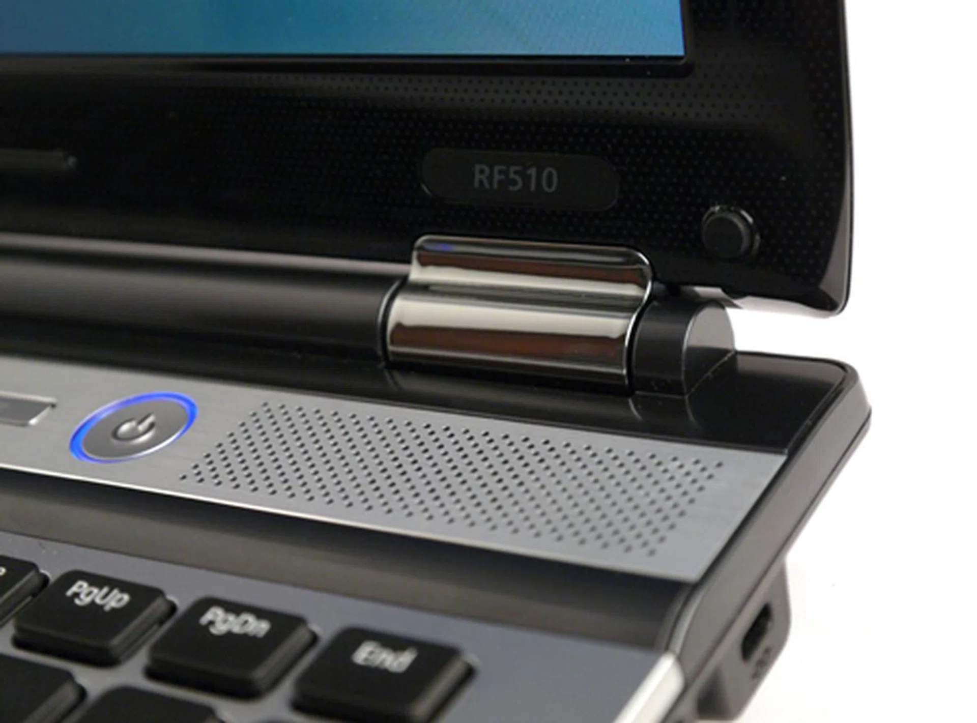 The RF510 cuts a fine figure with its sweet and simple dotted speaker grilles. We also favor the faux metal hinges which hold the lid firmly in place. As you can tell by now, the power button is circled by a blue LED when powered on.
