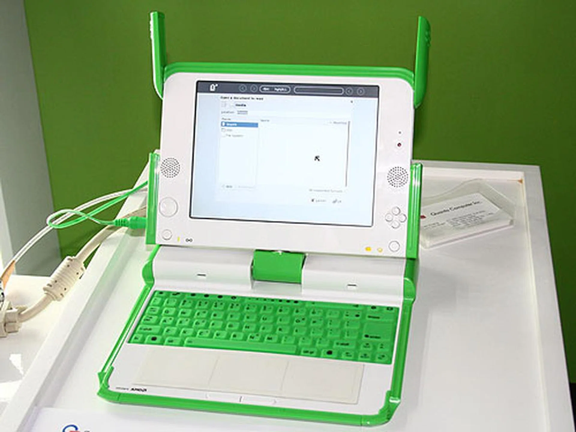  Yet another UMPC on display at AMD's booth. This particular model is from Quanta.  