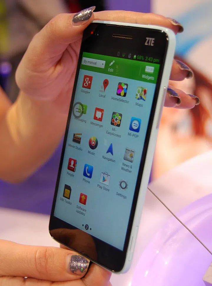 The Android user interface on the ZTE Grand S is slightly modified.