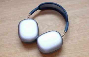 Apple's long rumoured high-end over-ear headphones are finally here. Behold the AirPods Max.