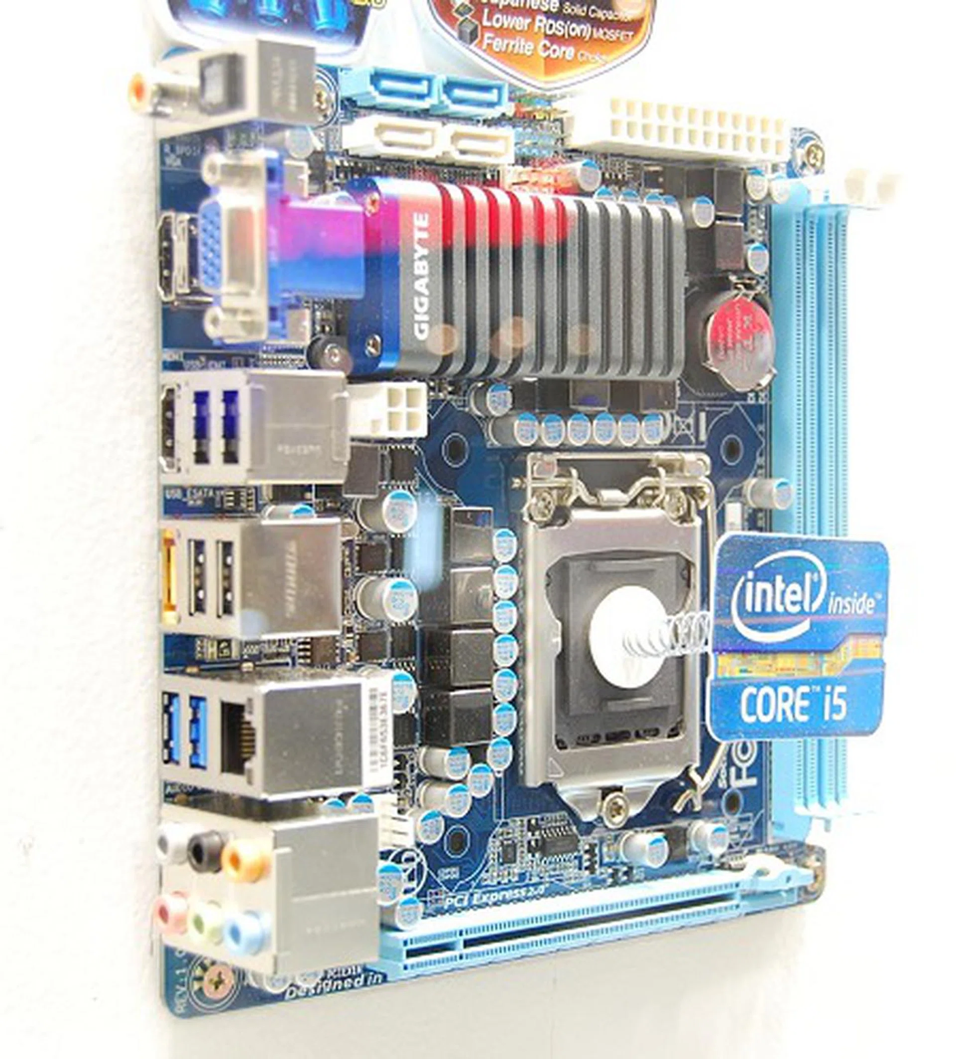 Last but not least, here's a Mini-ITX based Intel H67 motherboard- GA-H67N-USB3-B3.. Interestingly it has dual HDMI outputs, amongst dual USB 3.0, dual SATA 6Gbps, dual SATA 3Gbps, and DualBIOS amongst others.
