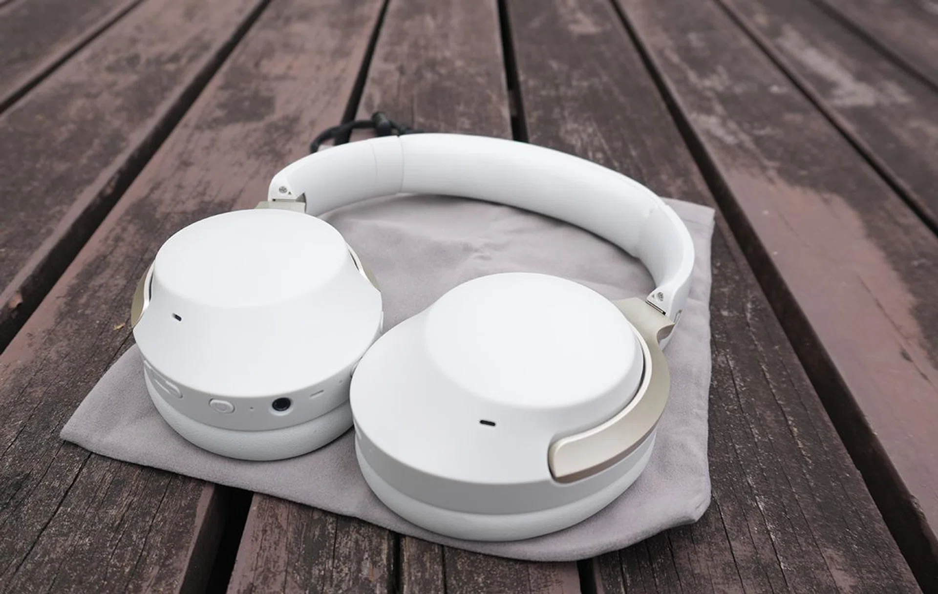 The Creative Zen Air Hybrid in Light Gray. Photo: HWZ