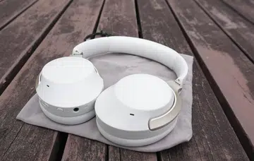 The Creative Zen Air Hybrid in Light Gray. Photo: HWZ