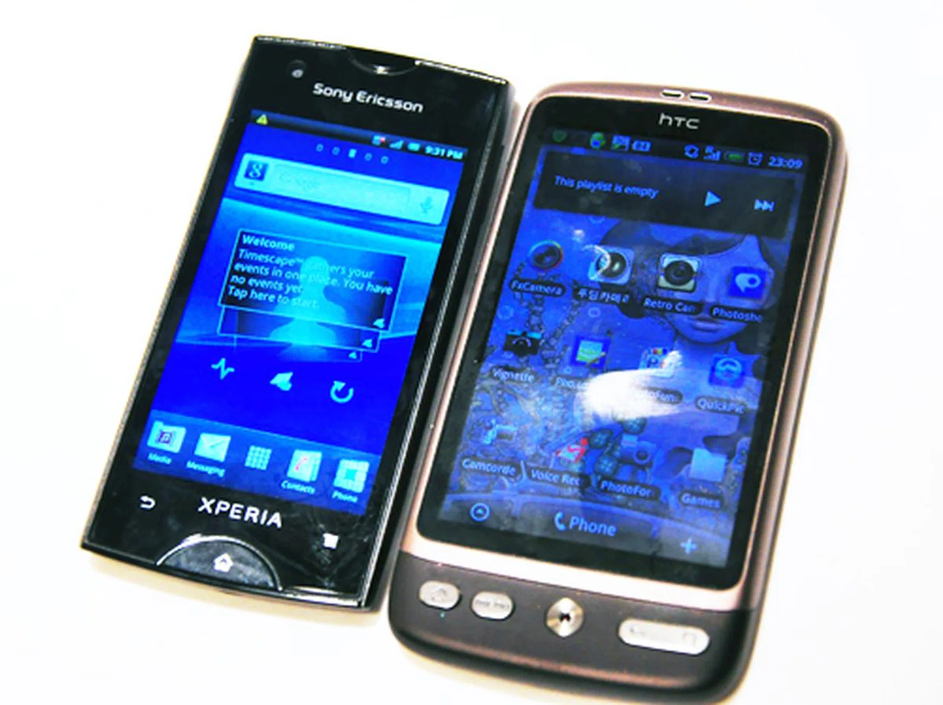 To get a feel of how its 3.3-inch screen looks, we took a picture of the phone beside the old HTC Desire's 3.7-inch touch screen. The phone's form factor is similar to those on the feature phones: small, elongated and thin. The screen is impressively bright despite its smaller size.