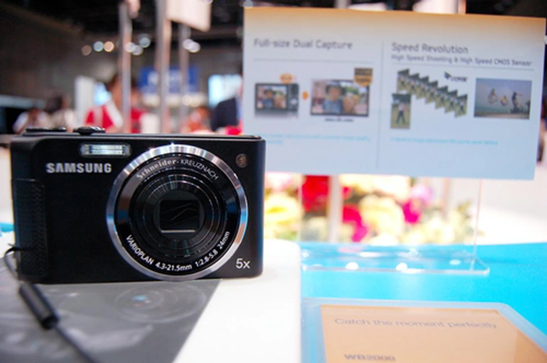 The 24mm ultra wide WB 2000 is great for video and photography enthusiasts - boasting of a Dual Capture mode that allows the user to shoot 10MP still images while recording videos, it also features a 1000 frames per second video recording mode as well as an Advanced Panorama Shot with Object Tracking. 