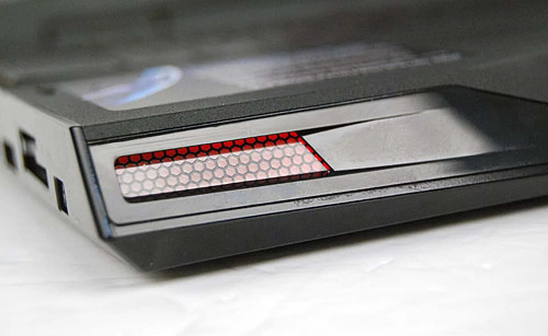 What's a gaming notebook without decent audio? The Dell Alienware M11x ensured to have that feature packed into its 11-inch frame.