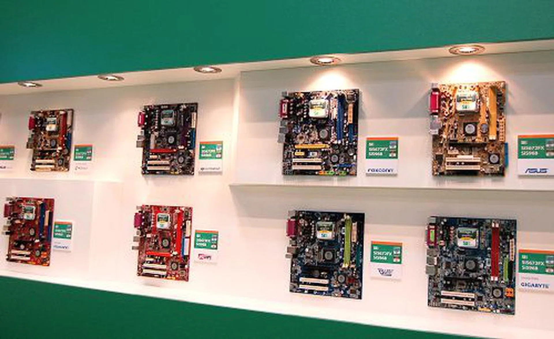  Already several manufacturers have SiS 672 series boards ready to ship as it is directly pin-to-pin compatible with existing 671 series boards. SiS mentioned that the board manufacturers should be tweaking their solutions at the moment and should be out by early next month.  