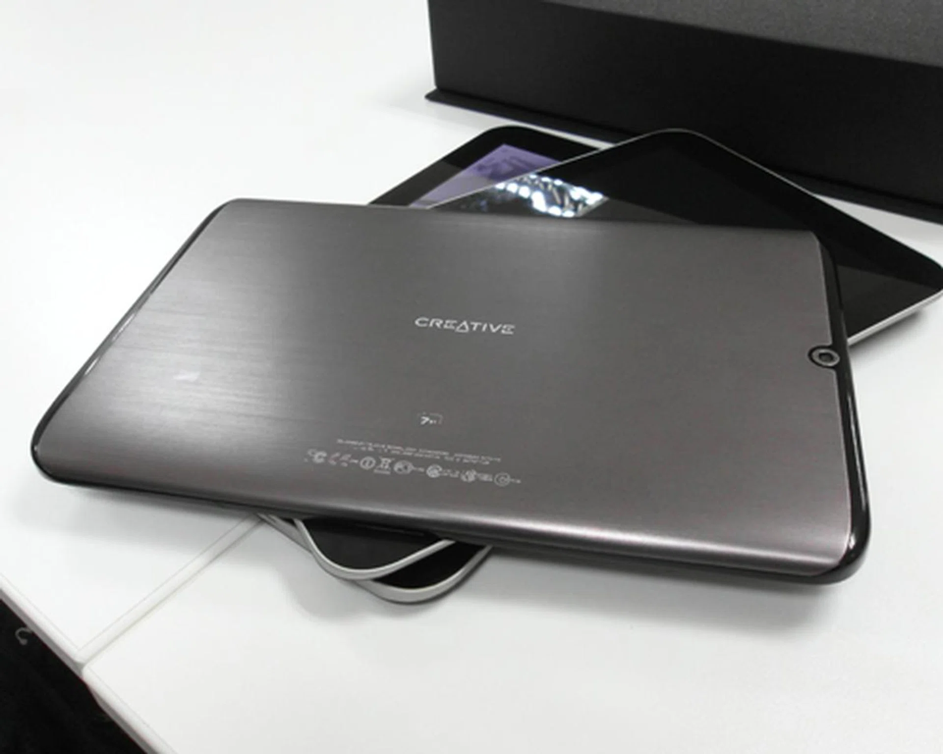 Basic customization of the Jaguar3 reference tablet can be made, based on the manufacturer's requirements.