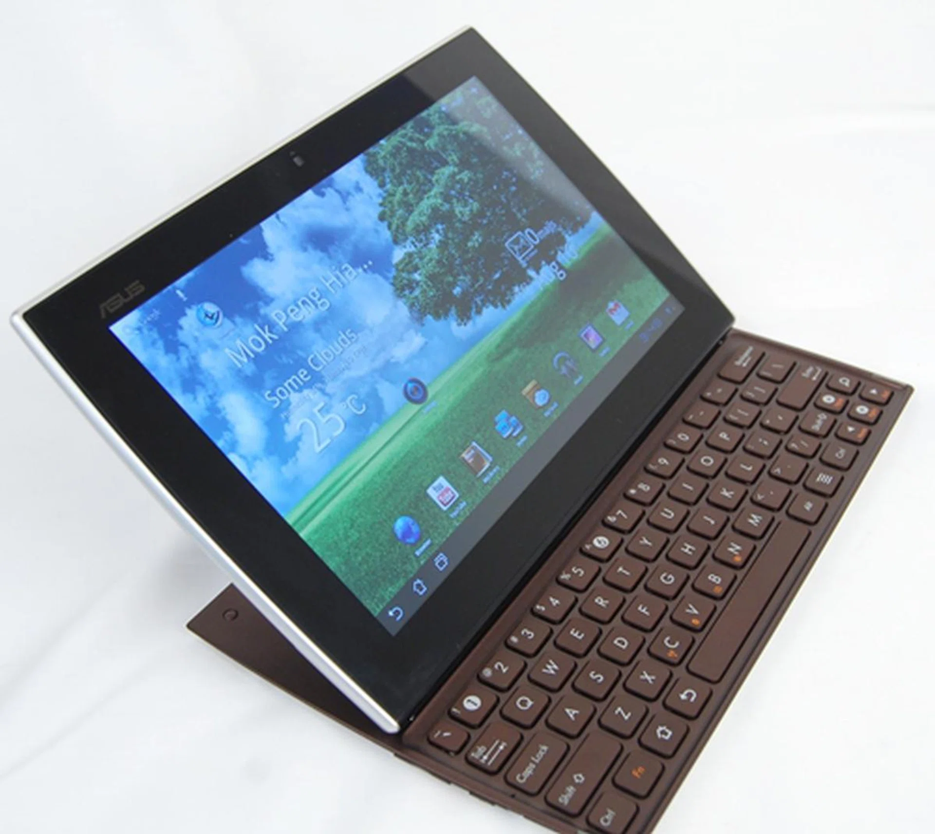 Sliding out the keyboard turns the Eee Pad Slider into a netbook of sorts.