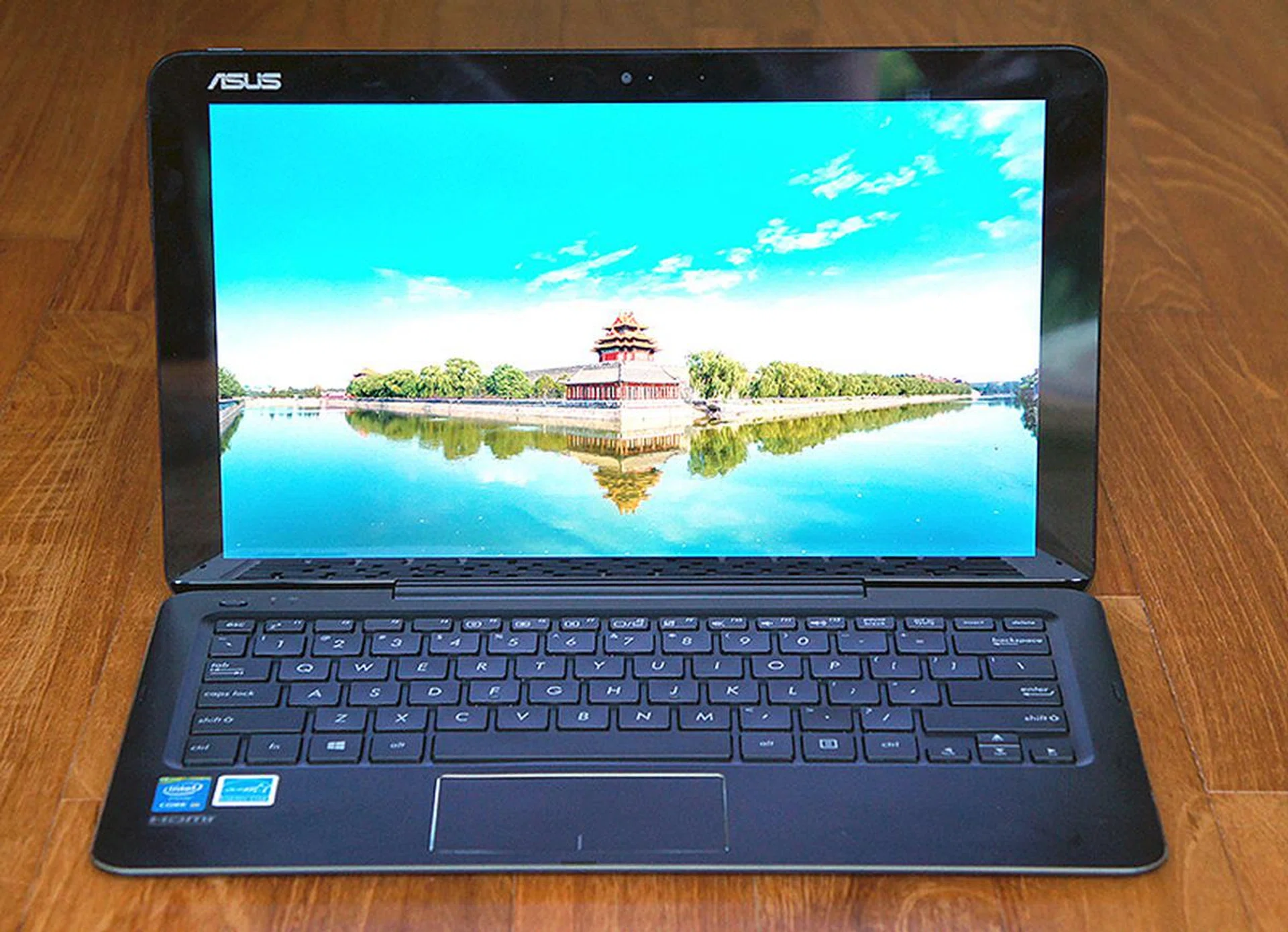 A bit a long wait, but the ASUS Transformer Book T300 Chi is finally here.