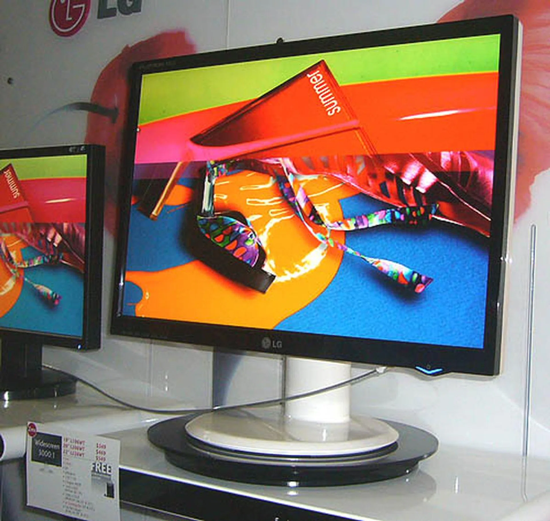  LG has widescreen monitors ranging from 19-inch to 22-inch at the PC Show. All purchases come with a free LG Bluetooth earpiece worth $99 and the 19-inch model starts from $349.  