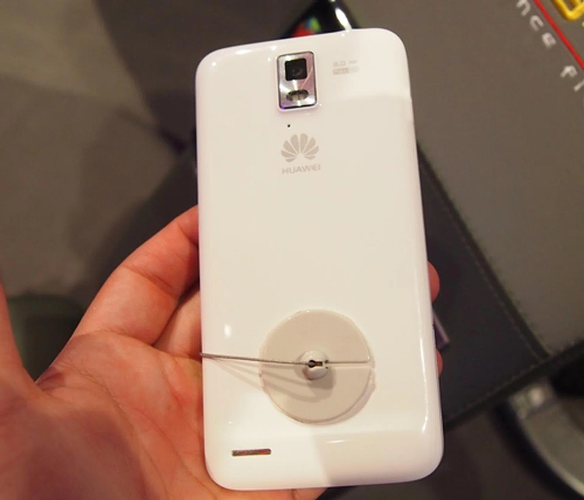 You will find the same 8-megapixel BSI camera module sitting at the back of the Huawei Ascend D1.