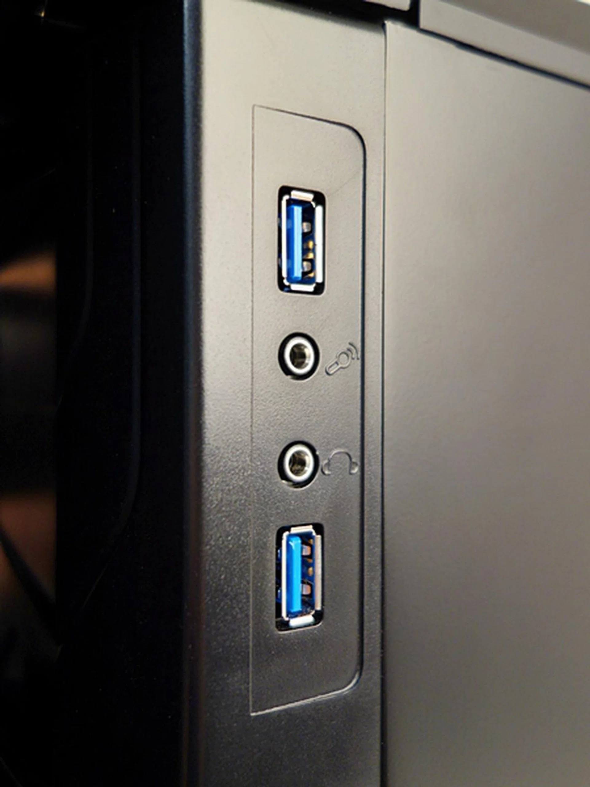 The I/O ports of the chassis are located at the side, near the pair of 5.25-inch drive bays.