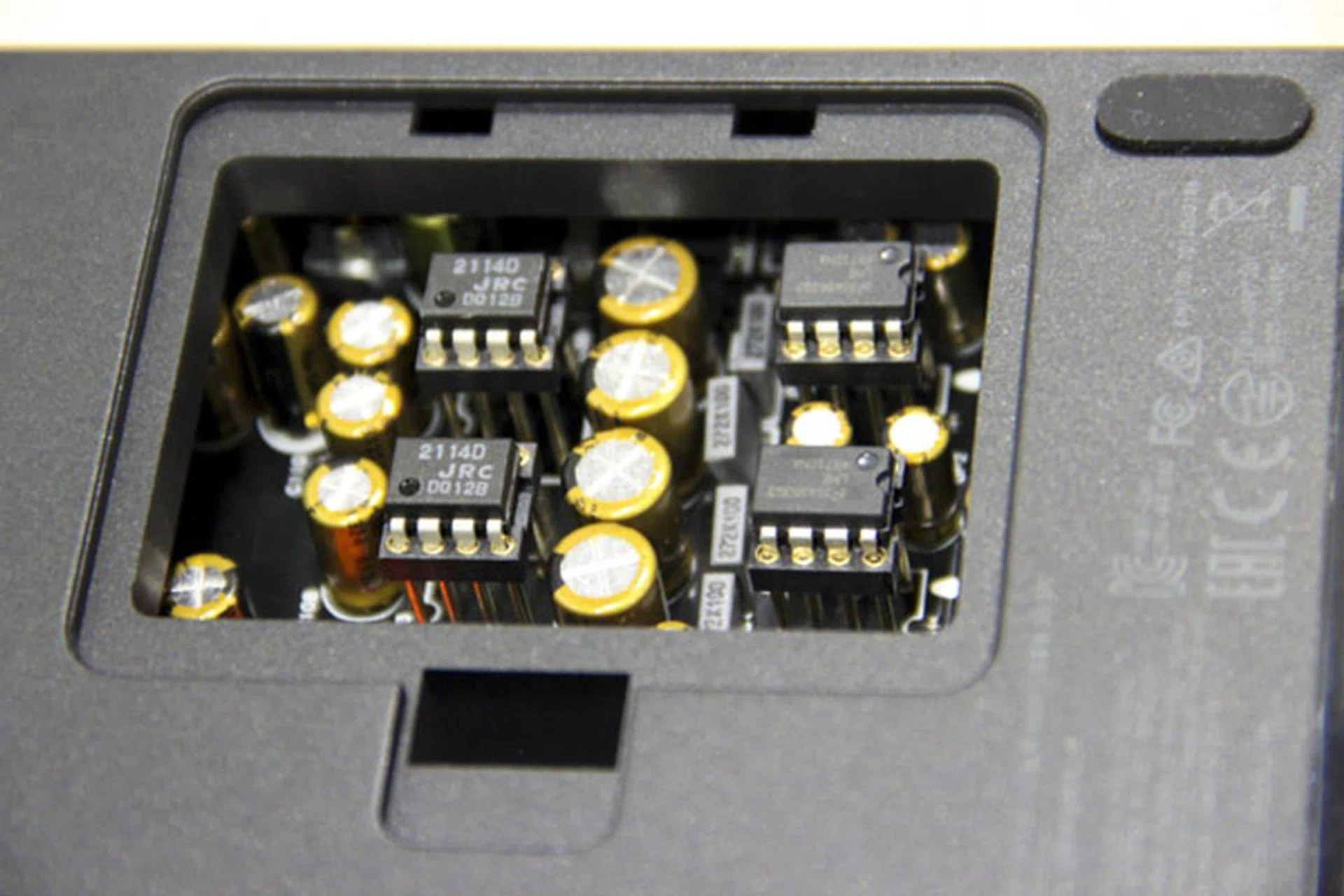 No less than 4 Op-Amps are used, all easily replaceable via a hatch at the bottom of the unit.