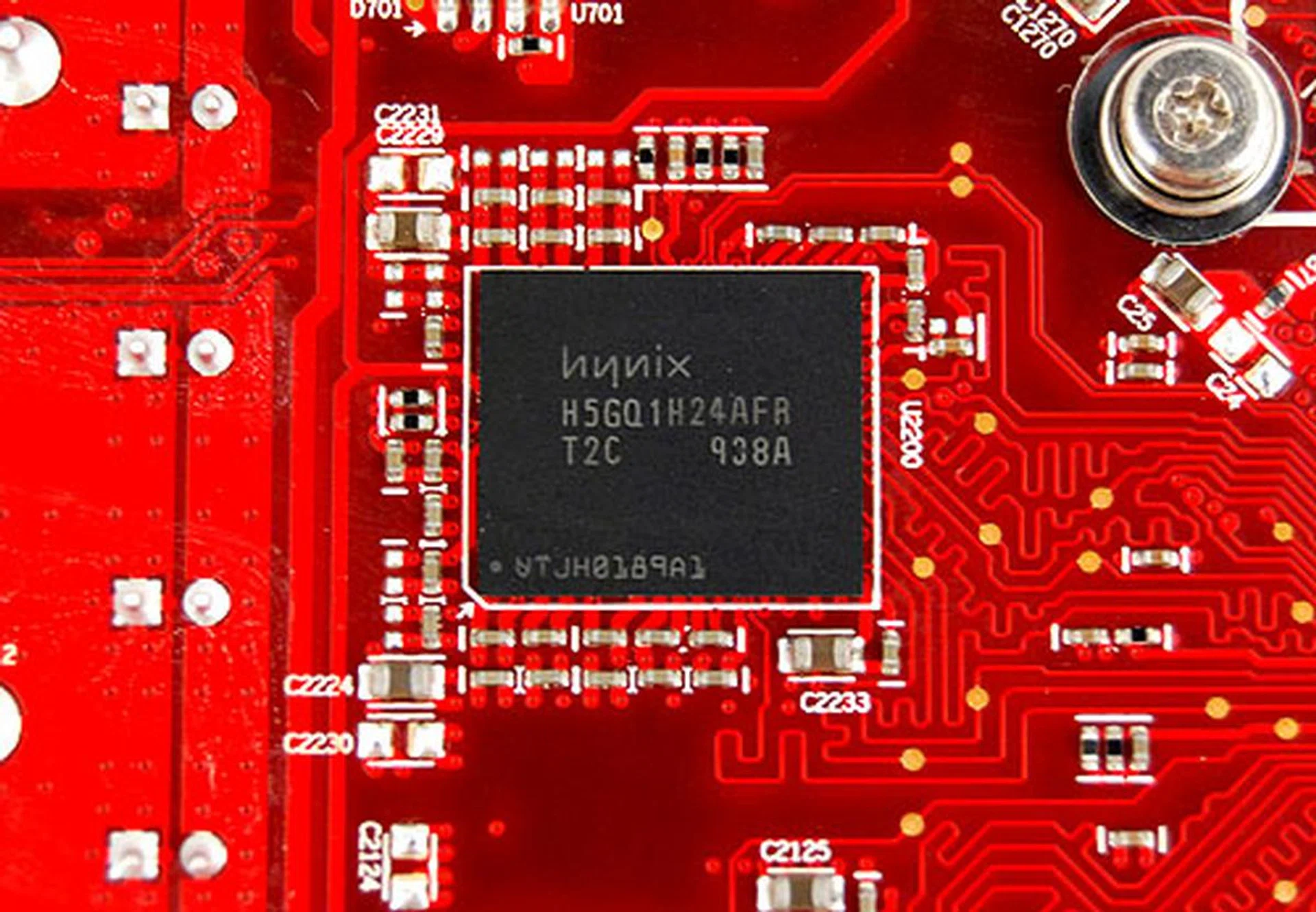 The PowerColor PCS HD 5750 Premium Edition is using high-end Hynix memory capable of 7 GigaTransfers/second. These memory chips are also more power-efficient compared to the older ones used on previous generation Radeon HD 4000 series cards.