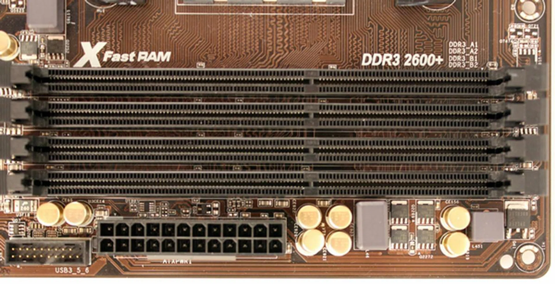 The DIMM slots have no color difference to distinguish between the slots that belong to the same memory channel.