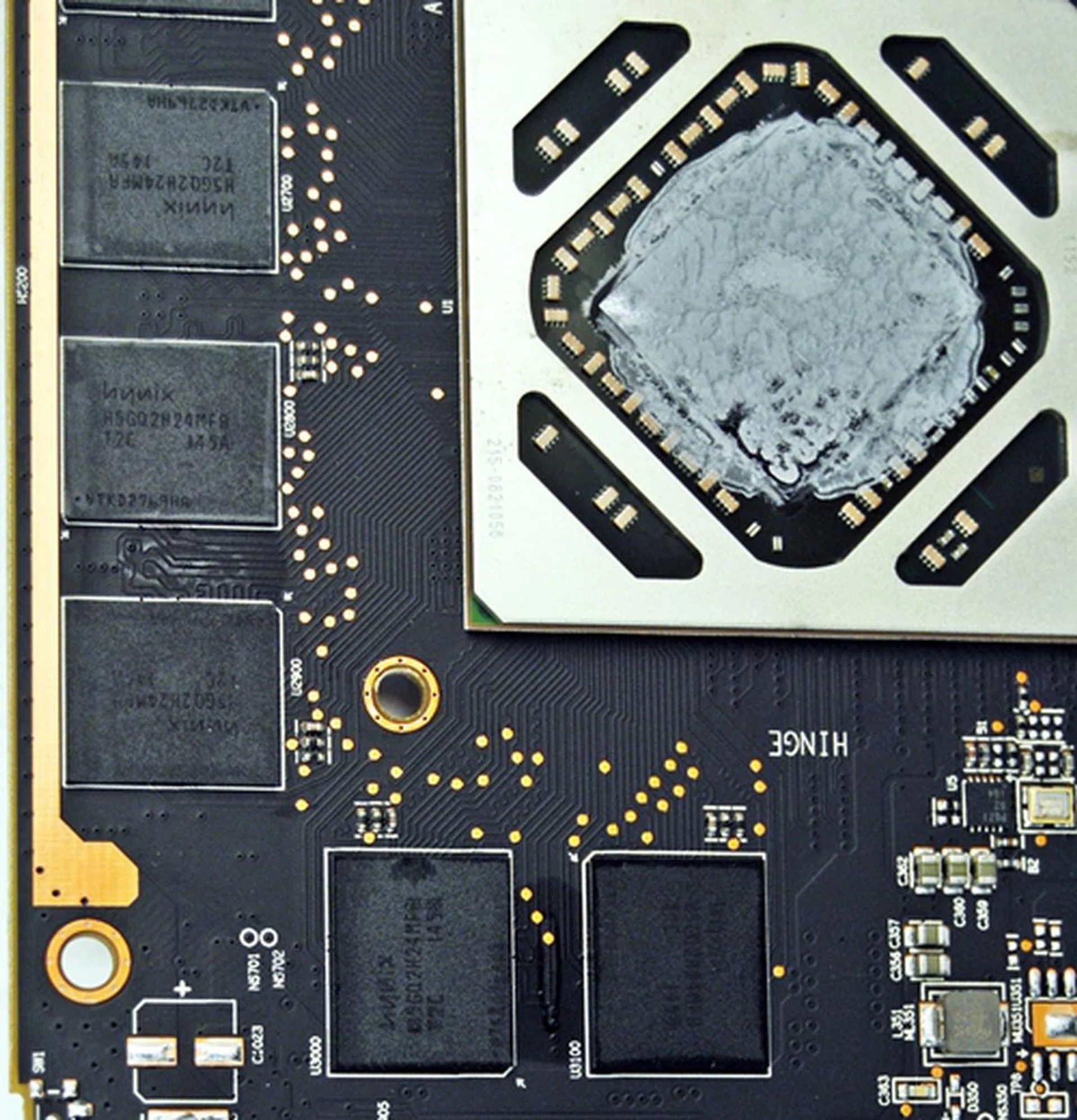 A closeup of the Hynix memory chips reveals its model number - H5GQ2H24MFA. A search on the web showed that the same chips are featured on a number of Cayman GPU-based (Radeon HD 6900 series) graphics cards.